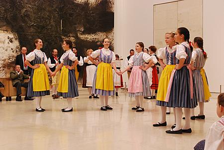 Prezentačn&iacute; večer v Leopold museu, 12.1.2012 Wien - folkl&oacute;rn&iacute; soubor Jitřenka