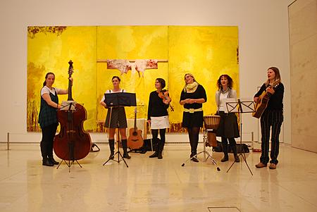 Prezentačn&iacute; večer v Leopold museu, 12.1.2012 Wien - folkl&oacute;rn&iacute; kapela Lakom&aacute; barka