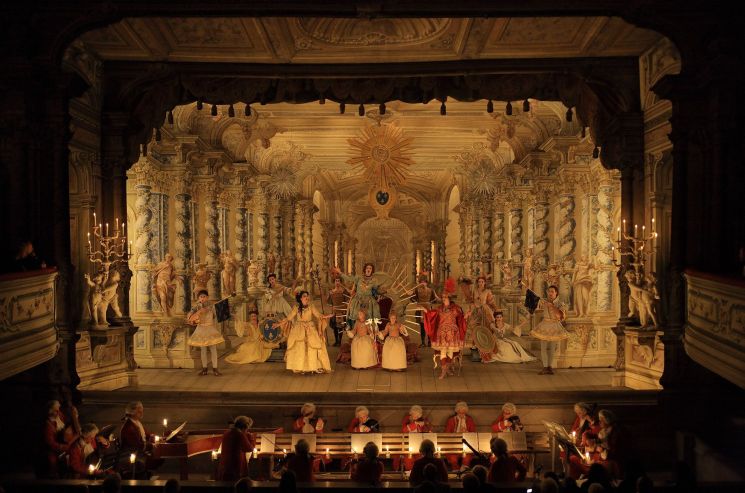 a description of the baroque a theatrical style one that deals in spectacle grandeur and dramatic co I use the word “spectacle” deliberately when talking about baroque art one of the they show that baroque expressionist style of baroque saint peter's. a description of the baroque a theatrical style one that deals in spectacle grandeur and dramatic co I use the word “spectacle” deliberately when talking about baroque art one of the they show that baroque expressionist style of baroque saint peter's.