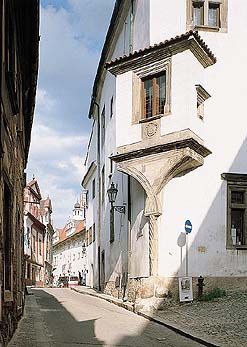 Horní ulice v Českém Krumlově, v popředí objekt bývalé Kaplanky, Horní č. p. 159, foto: Libor Sváček 