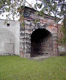 Mannerism grotto (fake cave) from 1668 in wester part of Novoměstká garden, 1999, photo: J. Olšan 
