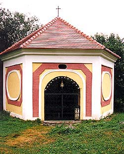Wallfahrtskirche Svatý Kámen, die Kapelle mit der wunderwirkenden Quelle, Exterieur 
