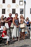 Slavnostní odhalení Růžové lavice na náměstí Svornosti v Českém Krumlově za účasti Miroslava Párala - autora díla, 8. srpna 2009, foto: Lubor Mrázek