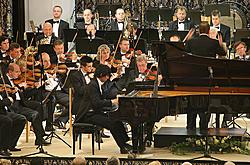 Jong-Won Kim – klavír (Korea), Symfonický orchestr Českého rozhlasu, dirigent: Maxim Šostakovič (Rusko, USA), 21.7.2006, Mezinárodní hudební festival Český Krumlov 2006, zdroj: © Auviex s.r.o., foto Libor Sváček 