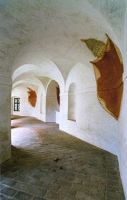 Kaple na Křížové hoře, pohled do ambitu, foto: archiv OIS 
