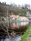 Moldau und Häuser in Fischergasse 