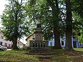 Barolní socha Sv.Jana Nepomuckého na náměstí 