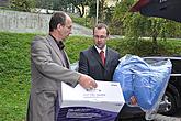 Na snímku Mgr. Dalibor Carda (vlevo) a ředitel nemocnice Mgr. Jaroslav Šíma 