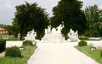 Kaskadenfontäne im Schlossgarten in Český Krumlov, Zustand nach dem Jahre 1970 