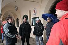 Město Český Krumlov  připravilo pro strážníky městské police další možnost profesního vzdělávání. V doprovodu místního průvodce se první skupina strážníků vydala dnes, ve středu 6. února, na vzdělávácí prohlídku města 