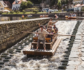 Cruises on wooden rafts