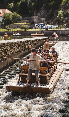 Sightseeing cruises on wooden rafts