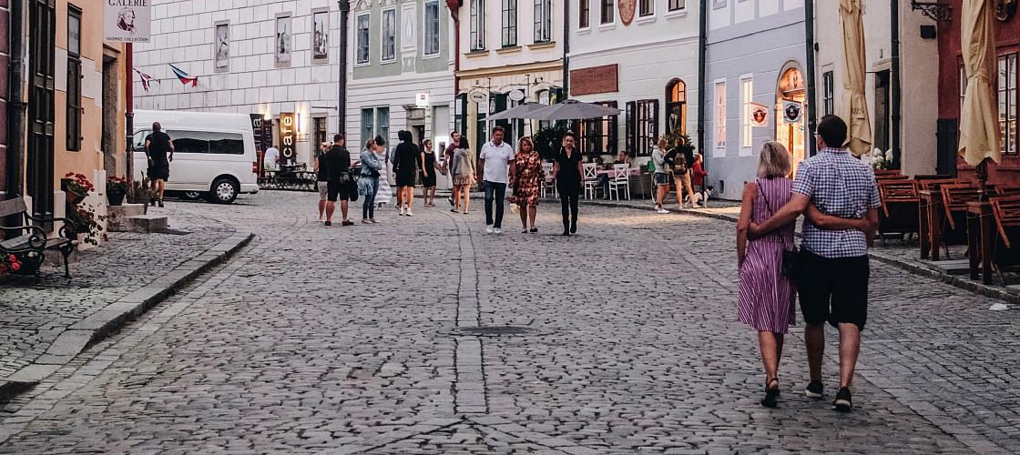 Procházka Širokou ulicí, zdroj: DMO Český Krumlov, z.s., foto: Jiří Dužár