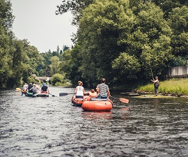 Mit dem Boot von Český Krumlov nach Zlatá Koruna