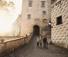 Durch die Schlosshöfe und den Garten