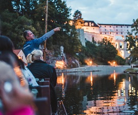 Winter cruises on wooden rafts