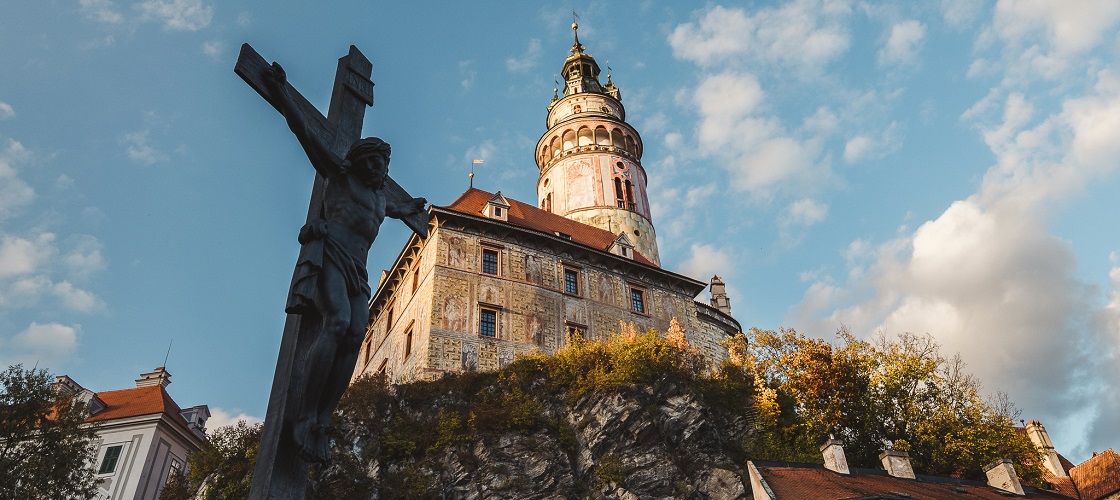 Český Krumlov - pohled na Hrádek a věž z Lazebnického mostu, zdroj: DMO Český Krumlov Region, z. s.