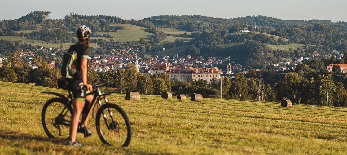 Biking in the surroundings of Český Krumlov, source: DMO Český Krumlov Region, z. s., photo by: Tomáš Perzl