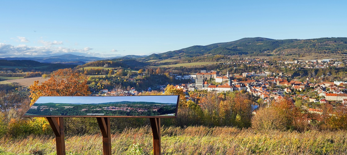 Info panel na Křížové hoře, zdroj: DMO Český Krumlov Region, z. s.