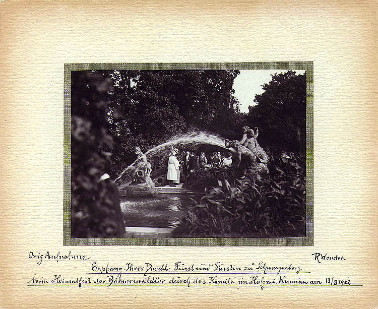 Kaskádová fontána v zámecké zahradě v Českém Krumlově, historické foto