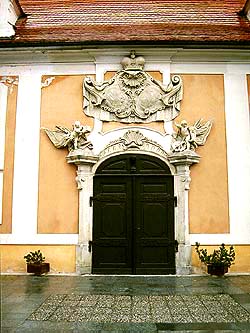 Schloss Nr. 178 - Schlossreitschule, Detail des Hauptportals 