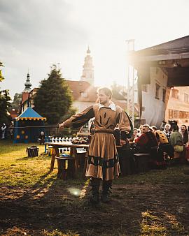 Fest der fünfblättrigen Rose