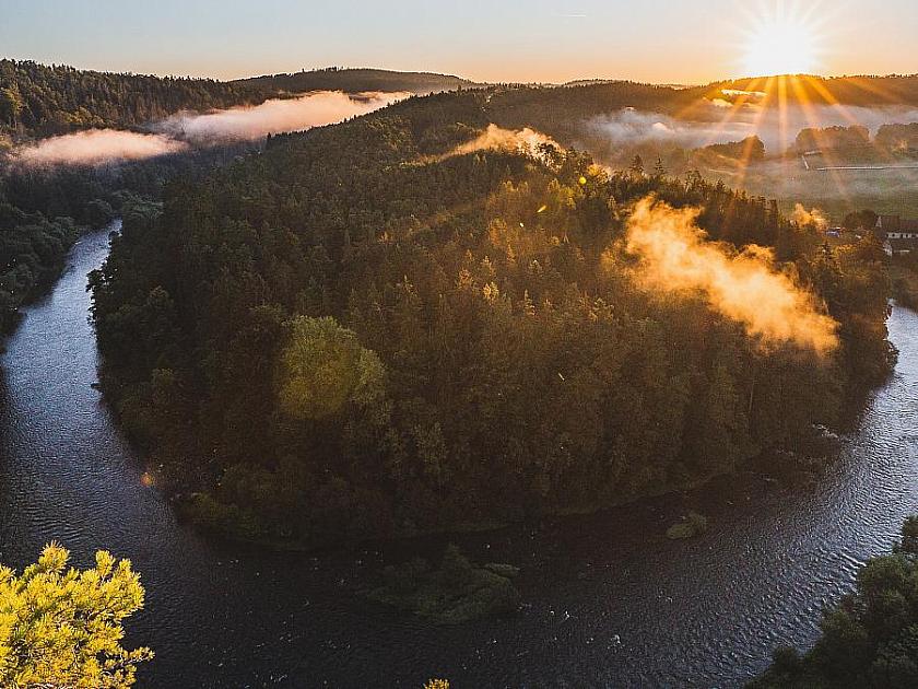 Fritschova stezka podél Vltavy