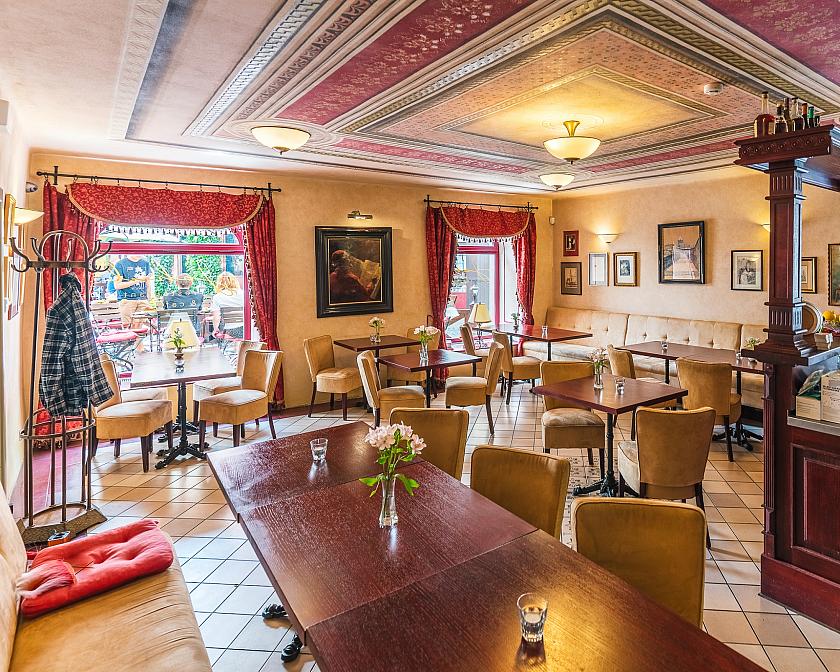 Restaurant & Café Jakub