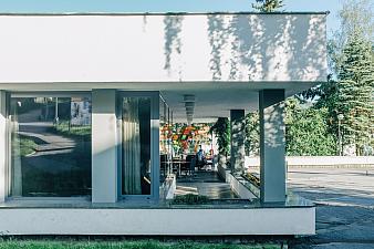 Krumlovem za moderní architekturou