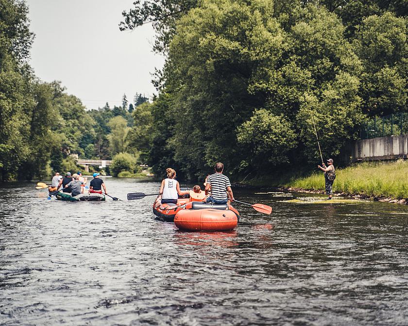 Mit dem Boot von Český Krumlov nach Zlatá Koruna