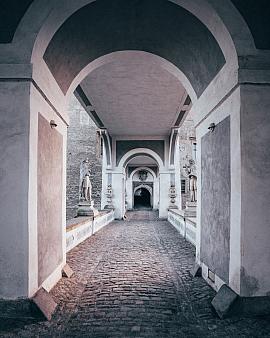 Walks through the castle courtyards and garden