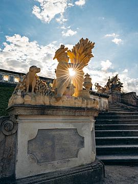 Spaziergang durch die Schlosshöfe und den Garten