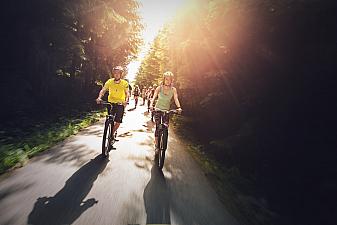 Talfahrt vom Berg Kleť auf Outdoor-Rollern