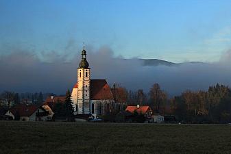 Areál poutního kostela v Kájově