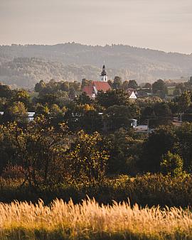 Areal der Wallfahrtskirche in Kájov