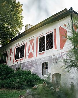 Über die Schlosshöfe zu Vogelburg und Favoritenhof