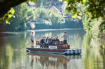 Rundfahrten auf Flößen