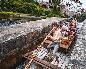 Sightseeing cruises on wooden rafts
