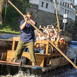 Sightseeing cruises on wooden rafts