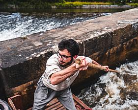 Sightseeing cruises on wooden rafts