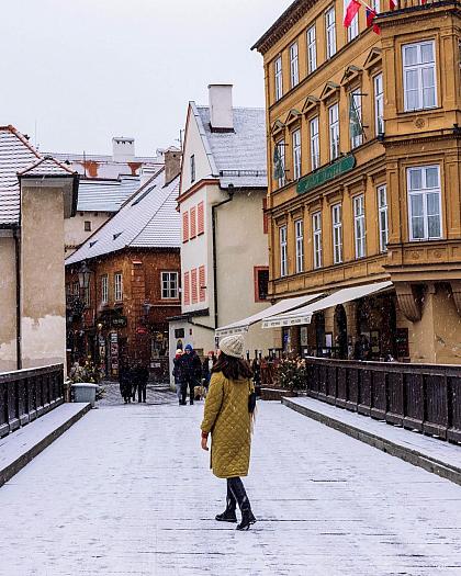 [EN👇] Zima se ještě nevzdává! ❄️ V Krumlově dnes nachumelil poprašek sněhu. 🌨 A jak bylo u vás?
_________
Please read the English text in the comments.

📸 @racheloffduty

#ceskykrumlovofficial #ceskykrumlovregion #jiznicechy #ceskykrumlov #krumlov #jihoceskykraj #unesco #uzasnamista #fotimecesko #krasnecesko #uzasnecesko #kudyznudy #svetovecesko #czechrepublic #visitczechrepublic #visitcz #winterwonderland