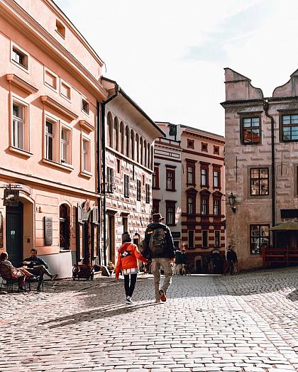 [EN👇] Březen, za kamna vlezem? 😨

Proč ne! 😉 Ale pro ty, kteří dávají přednost akci, tu máme pár tipů na to, co podniknout v Krumlově v březnu. 👉 Co takhle zajít na výstavu, do divadla na pohádku, dozvědět se něco o architektuře během procházky po městě si dát něco dobrého na zub? 😋 Všechny tipy najdete na odkazu v biu!
_________
Please read the English text in the comments.

#ceskykrumlovofficial #ceskykrumlovregion #jiznicechy #ceskykrumlov #krumlov #jihoceskykraj #unesco #uzasnamista #fotimecesko #krasnecesko #uzasnecesko #kudyznudy #svetovecesko #czechrepublic #visitczechrepublic #visitcz