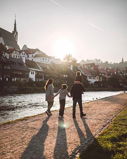 [EN👇] Kam s dětmi o Velikonocích? 👨‍👩‍👧‍👦

Pokud hledáte inspiraci, v Krumlově se toho bude dít hodně - i pro rodiny s dětmi. ☺️Mrkněte na velikonoční program v našem biu. ☝️
_________
Please read the English text in the comments.

#ceskykrumlovofficial #ceskykrumlovregion #jiznicechy #ceskykrumlov #krumlov #jihoceskykraj #unesco #uzasnamista #fotimecesko #krasnecesko #uzasnecesko #kudyznudy #svetovecesko #czechrepublic #visitczechia #visitcz #velikonoce