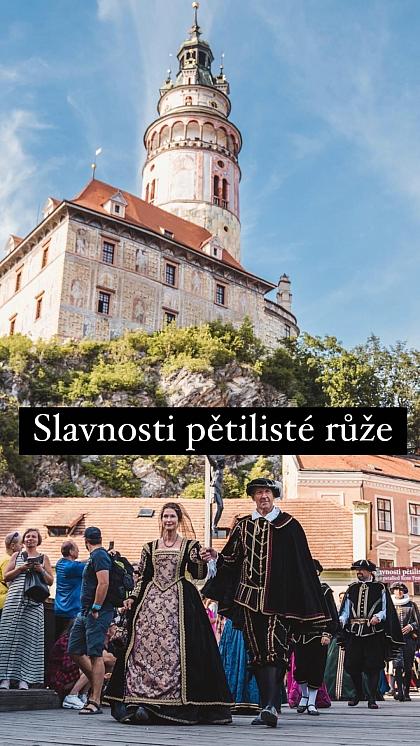 #SlavnostiPetilisteRuze 🌺 Na co se těšíte nejvíc?👇

Na ohňové průvody a show? 🔥 Na divadlo, tanec, koncerty? Šermířská vystoupení, bubeníky, praporečníky, kejklíře? 🥁 Nebo na dobré jídlo a pití, či historický trh?

To vše a mnohem víc můžete jako každý rok zažít na Slavnostech pětilisté růže v Českém Krumlově! ✨ Letos 16. a 17. června (s trhy až do 18. června). 

#ceskykrumlovofficial #ceskykrumlovregion #jiznicechy #ceskykrumlov #krumlov #jihoceskykraj #unesco #uzasnamista #fotimecesko #krasnecesko #uzasnecesko #kudyznudy #svetovecesko #czechrepublic #visitczechia #visitcz #festival