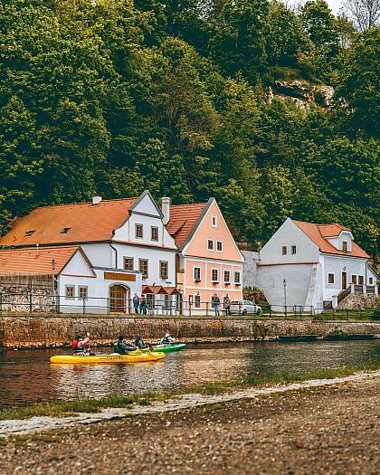 Kdo byl letos odemykat Vltavu? 🚣🏻‍♀️ A kdo z vás se naopak na vodu chystá až v létě? 👙☀️

📸 @weilfernweh

#ceskykrumlovofficial #ceskykrumlovregion #jiznicechy #ceskykrumlov #krumlov #jihoceskykraj #unesco #uzasnamista #fotimecesko #krasnecesko #uzasnecesko #kudyznudy #svetovecesko #ceskarepublika #czechrepublic #visitczechrepublic #visitcz #vodaci #ahojnavltave