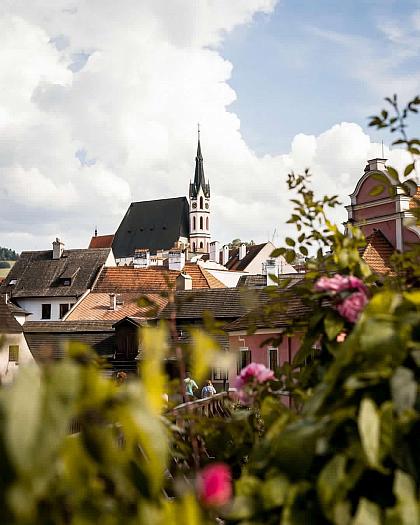 Byli jste už letos v Krumlově nebo se teprve chystáte? 😊

Tyhle krásné letní záběry pořídila 📸 @luci.zednikova 👏 Jak se vám líbí?

#ceskykrumlovofficial #ceskykrumlovregion #jiznicechy #ceskykrumlov #krumlov #jihoceskykraj #unesco #uzasnamista #fotimecesko #krasnecesko #uzasnecesko #kudyznudy #svetovecesko #ceskarepublika #czechrepublic #visitczechrepublic #visitcz