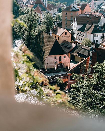 ☀️ Před námi je nádherný babí letní den a k tomu program nabitý Svatováclavskými slavnostmi. 😍 Co navštívit v pátek 29. září?👇

- 🎊 řemeslný jarmark na náměstí Svornosti 10:00 - 22:00
- 🎶 hudební program na náměstí Svornosti 16:30 - 22:00
- 💃🏻 Mezinárodní folklórní festival Český Krumlov 16:00, 18:00
- 👀 Prohlídky města a památek zdarma 17:00, 19:30
- 👨‍👩‍👧‍👦 Rodinný program v 3+ galerii a Klášterech od 15:00

…a další! 😊 Celý program najdete v biu @ceskykrumlovofficial 🔗

#ceskykrumlovofficial #ceskykrumlovregion #jiznicechy #ceskykrumlov #krumlov #jihoceskykraj #unesco #uzasnamista #fotimecesko #krasnecesko #uzasnecesko #kudyznudy #svetovecesko #ceskarepublika #czechrepublic #visitczechrepublic #visitcz