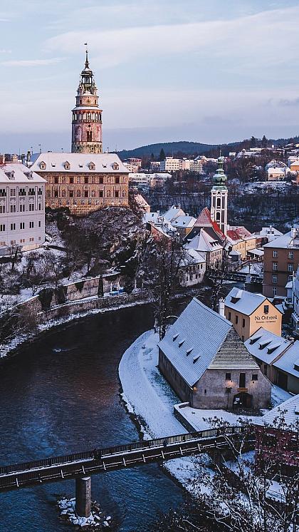 🇨🇿 Český Krumlov se halí do vánočního… 🌟

Tak buďte u toho! 🎄V biu 👉 @ceskykrumlovofficial najdete program celého adventu, Vánoc i Silvestra! 🎁
______

🇬🇧 Český Krumlov wraps itself in Christmas... 🌟

Be there for it! 🎄 In bio 👉 @ceskykrumlovofficial you will find the whole programme for Advent, Christmas and the New Year’s! 🎁

#ceskykrumlovofficial #ceskykrumlovregion #jiznicechy #ceskykrumlov #krumlov #jihoceskykraj #unesco #uzasnamista #fotimecesko #krasnecesko #uzasnecesko #kudyznudy #svetovecesko #ceskarepublika #czechrepublic #visitczechrepublic #visitcz #southbohemia #visitjiznicechy #southbohemian #heritage #visitsouthbohemia #czechrepublic