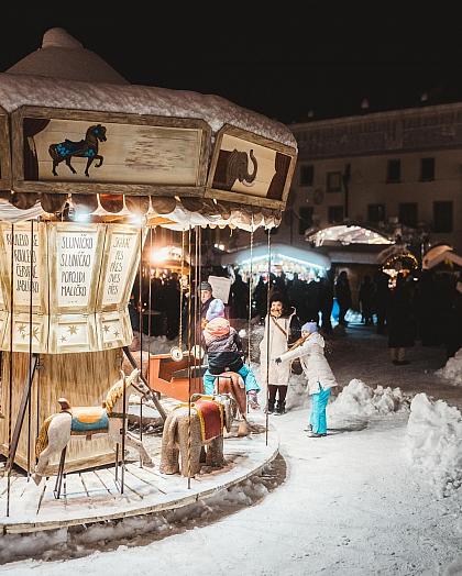 🎄Advent v Českém Krumlově úspěšně zahájen! 😊

Vánoční trh na náměstí poběží celý prosinec. Kromě trhu se toho bude dít spousta dalšího! 👼🏻 Celý program najdete na odkazu v biu 👉 @ceskykrumlovofficial

#ceskykrumlovofficial #ceskykrumlovregion #jiznicechy #ceskykrumlov #krumlov #jihoceskykraj #unesco #uzasnamista #fotimecesko #krasnecesko #uzasnecesko #kudyznudy #svetovecesko #ceskarepublika #vanoce #advent #vanocnitrhy