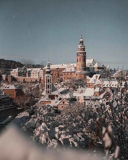 Český Krumlov v bílém kabátku. ❄️ Okouzlující, co říkáte? 💙

Za krásnou fotku děkujeme 📸 @martin_marek_foto 👏

#ceskykrumlovofficial #ceskykrumlovregion #jiznicechy #ceskykrumlov #krumlov #jihoceskykraj #unesco #uzasnamista #fotimecesko #krasnecesko #uzasnecesko #kudyznudy #svetovecesko #ceskarepublika #vanoce #advent #winterwonderland